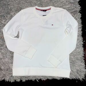 NWT! Tommy Hilfiger crewneck!